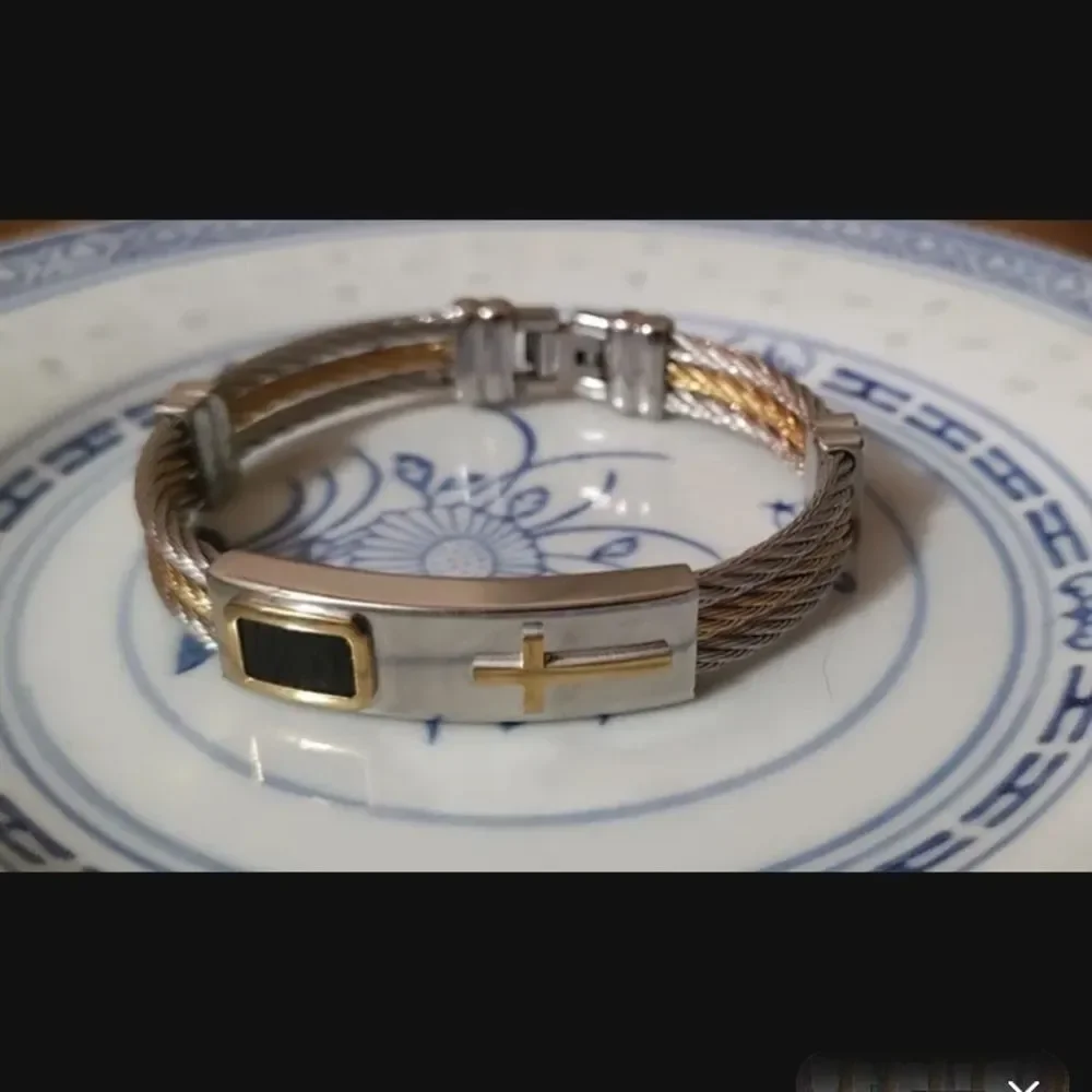 Stylish Silver Tone and Gold Tone Bracelet Jewelry Faith Love Cross Mix Material